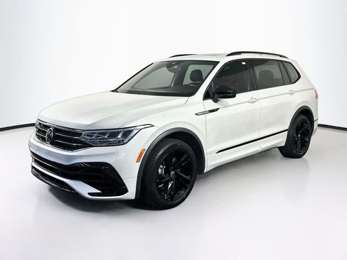 Used 2023 Volkswagen Tiguan SE R-Line FWD image 3