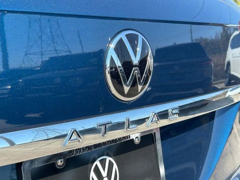 Used 2020 Volkswagen Atlas Cross Sport SE w/ Towing Package image 11