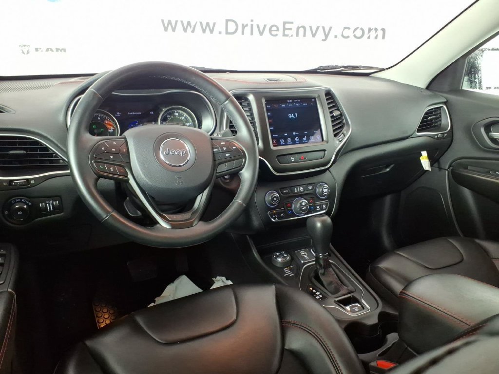 Used 2019 Jeep Cherokee Trailhawk w/ Cold Weather Group AWD/4WD image 10