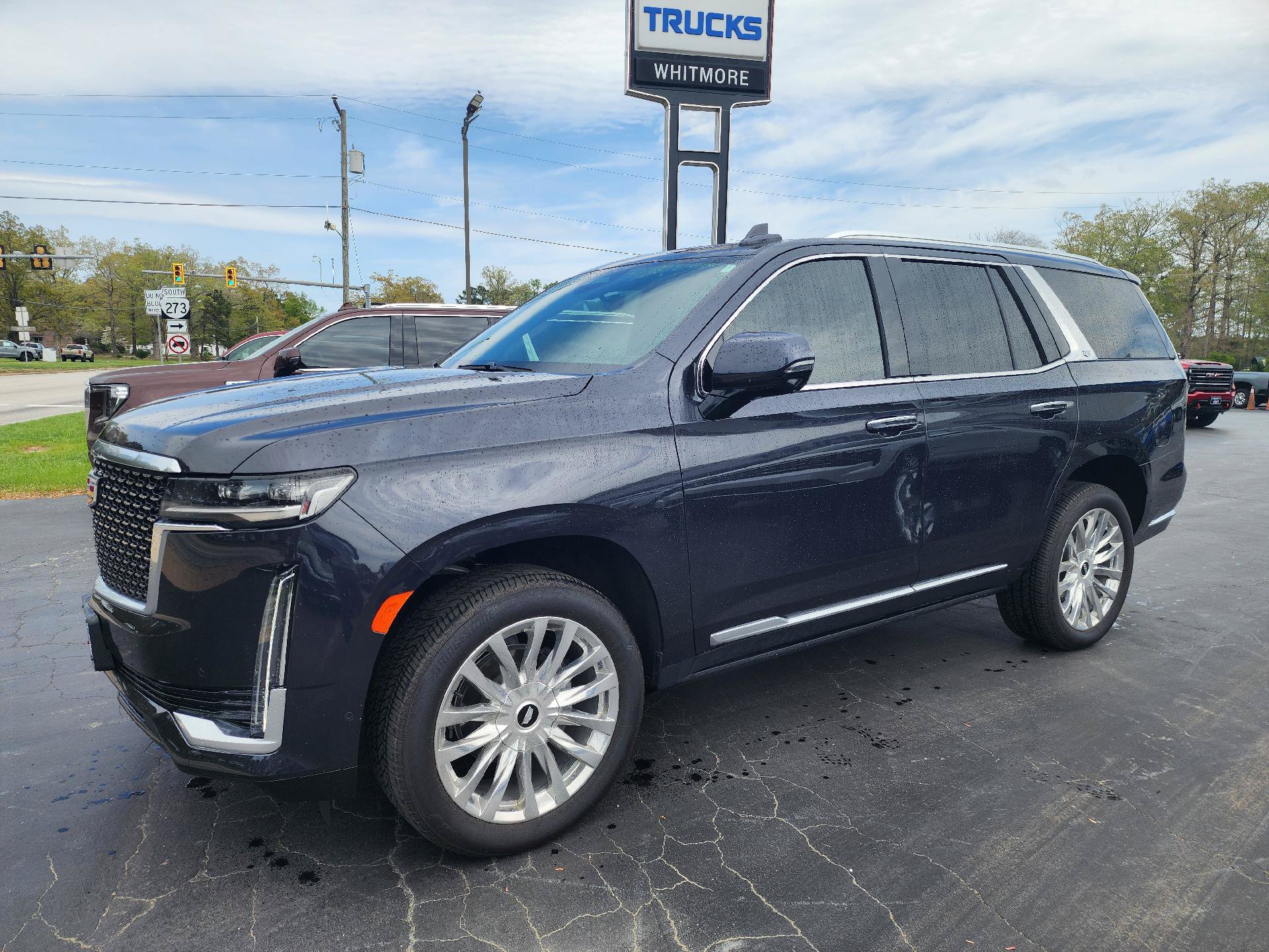 Used 2023 Cadillac Escalade Premium Luxury AWD/4WD image 1