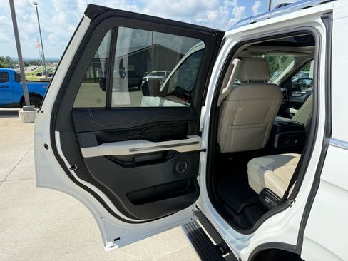 Used 2020 Ford Expedition Platinum image 35