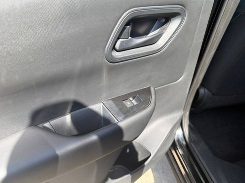 Used 2025 Nissan Rogue S FWD image 14