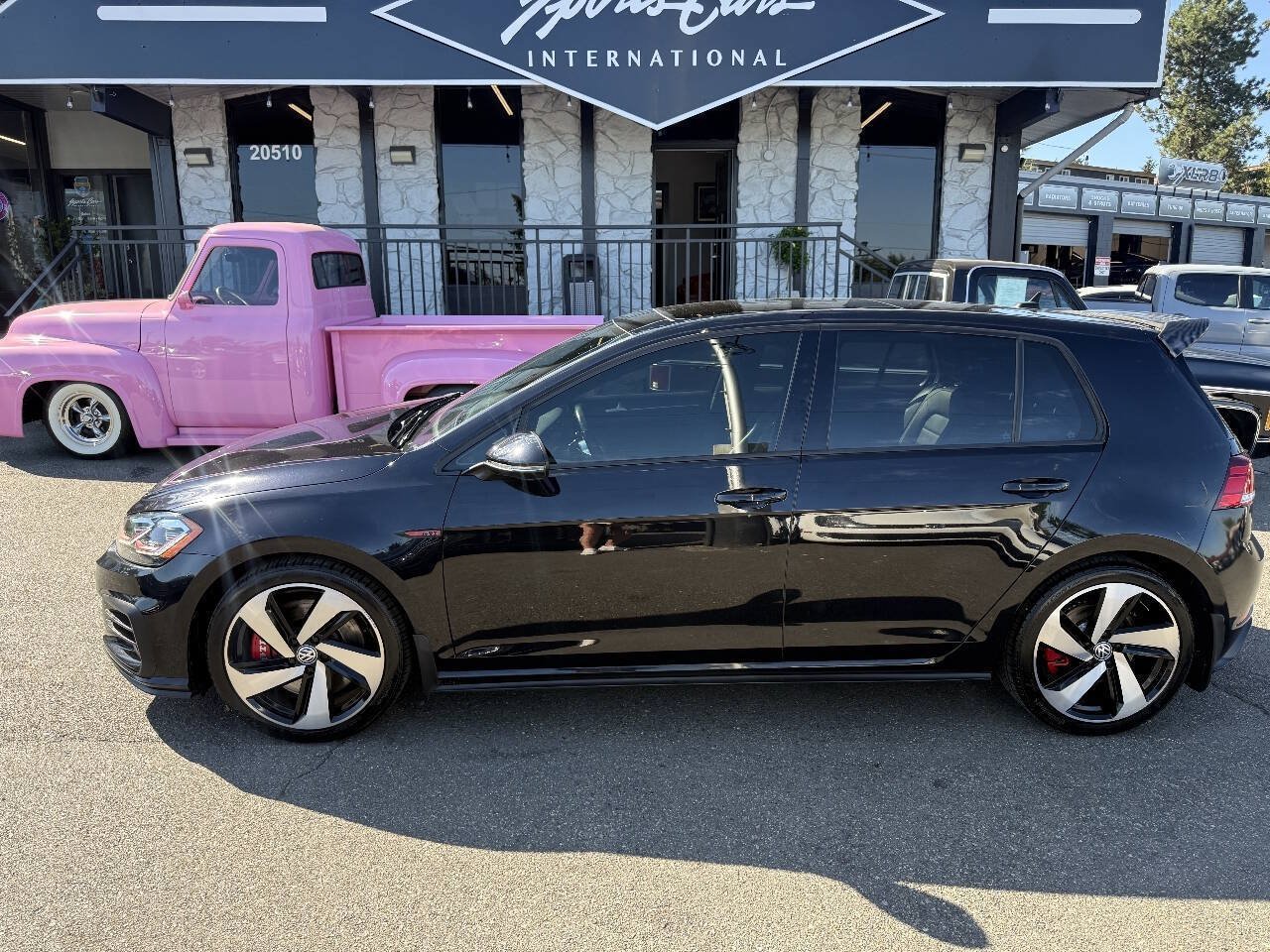 Used 2018 Volkswagen GTI SE FWD image 3