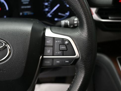 Used 2022 Toyota Sienna XLE w/ XLE Plus Package image 21