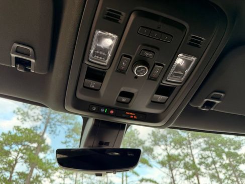 Used 2021 Chevrolet Tahoe High Country w/ Premium Package RWD image 22