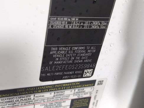 New 2025 Land Rover Defender 110 X-Dynamic SE image 18