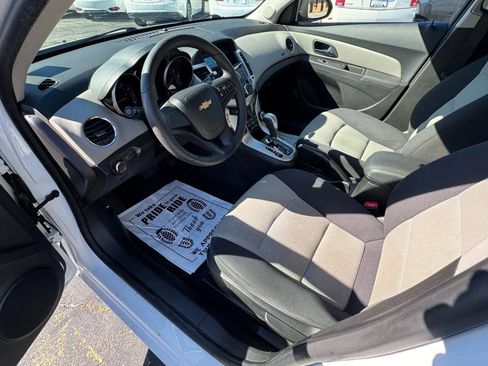 Used 2016 Chevrolet Cruze LS FWD image 15