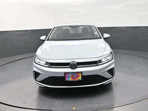 New 2025 Volkswagen Jetta SE image 2