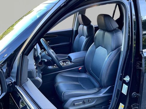 Used 2025 Honda Pilot Touring image 17