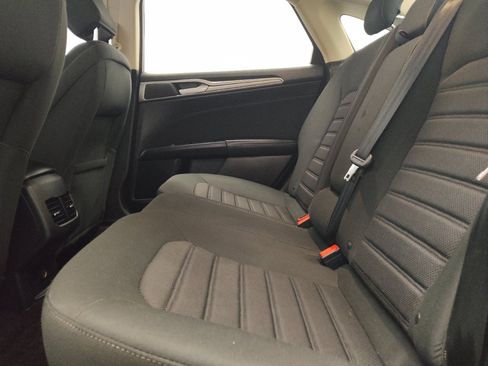 Used 2020 Ford Fusion SE FWD image 18