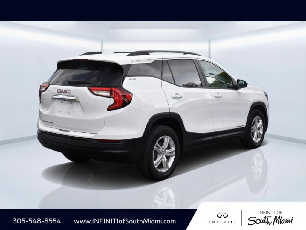Used 2024 GMC Terrain SLE w/ Driver Convenience Package FWD image 4