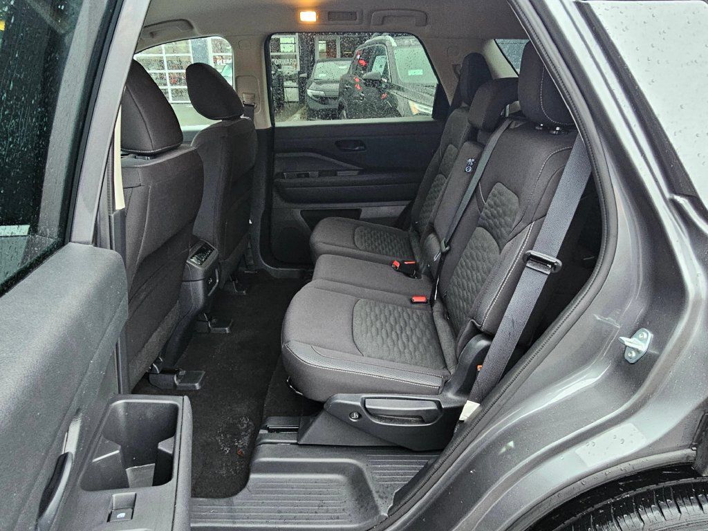 Used 2025 Nissan Pathfinder SV AWD/4WD image 13