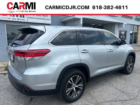 Used 2019 Toyota Highlander LE FWD image 6