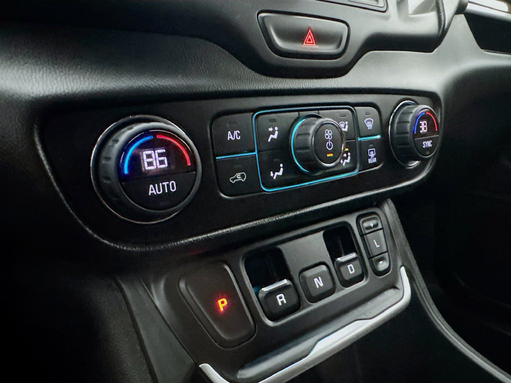 Used 2018 GMC Terrain SLE w/ Driver Convenience Package AWD/4WD image 18