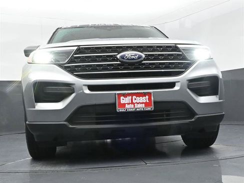 Certified 2024 Ford Explorer XLT RWD image 31