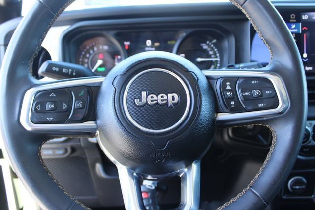 Used 2024 Jeep Wrangler Unlimited Sahara AWD/4WD image 17