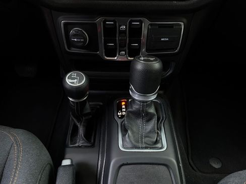 Used 2025 Jeep Wrangler Unlimited Sport AWD/4WD image 19