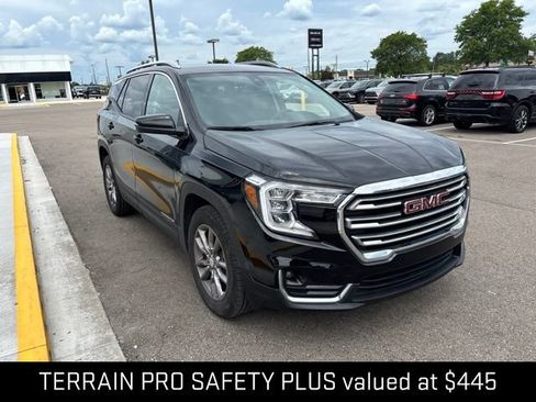 Used 2023 GMC Terrain SLT w/ LPO, Floor Liner Package FWD image 4