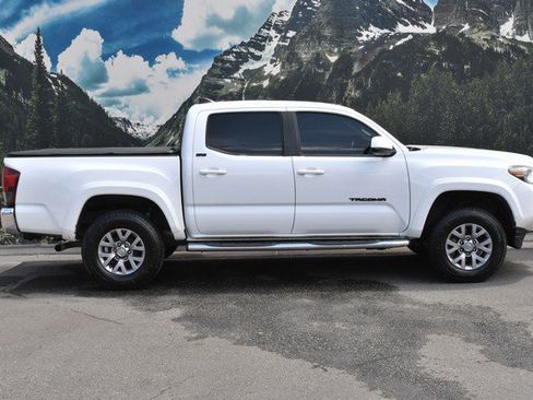 Used 2019 Toyota Tacoma SR5 AWD/4WD image 2
