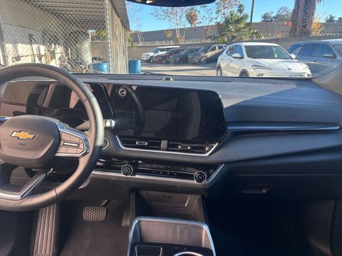 Used 2025 Chevrolet Equinox LT image 18