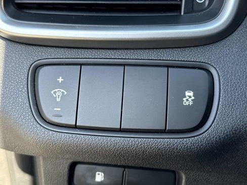 Used 2017 Kia Sorento L FWD image 39