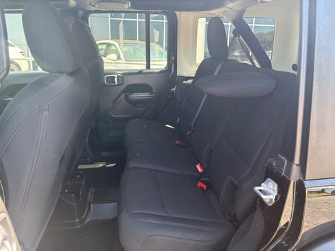 Used 2022 Jeep Wrangler Unlimited Sport AWD/4WD image 16