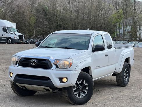 Used 2014 Toyota Tacoma 4x4 Access Cab V6 w/ SR5 Package image 2