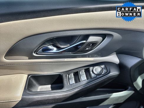 Used 2022 Chevrolet Traverse LS image 22