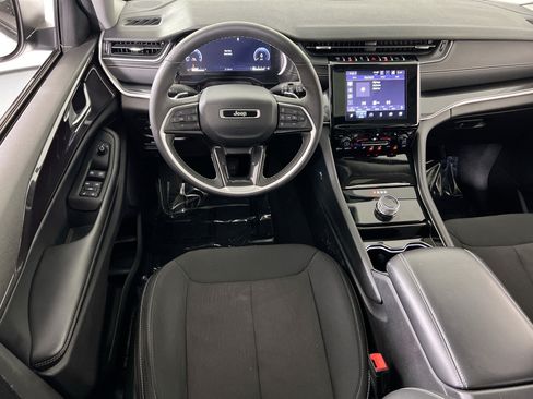 Used 2023 Jeep Grand Cherokee Laredo w/ Luxury Tech Group I AWD/4WD image 22