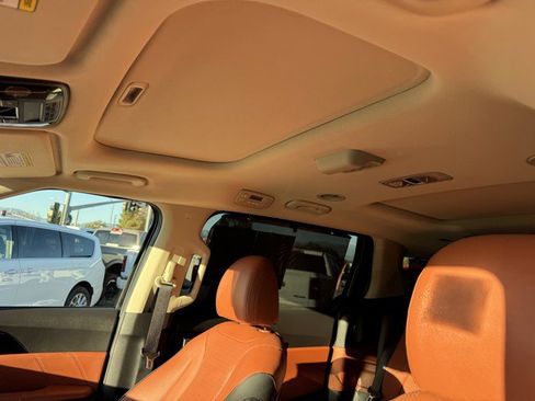 Used 2025 Kia Carnival SX Prestige image 14