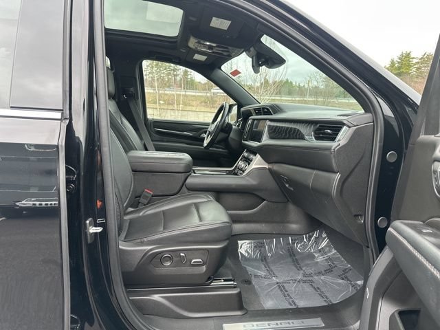 Used 2024 GMC Yukon XL Denali AWD/4WD image 12