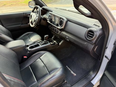 Used 2017 Toyota Tacoma TRD Pro image 11