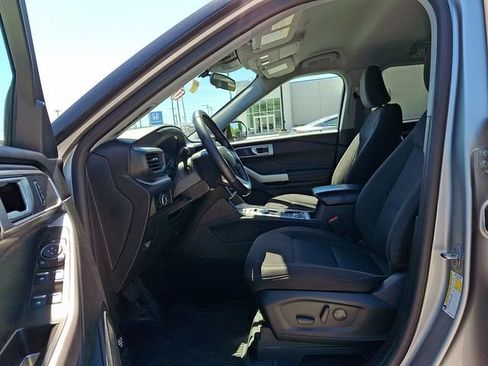 Used 2023 Ford Explorer XLT AWD/4WD image 15