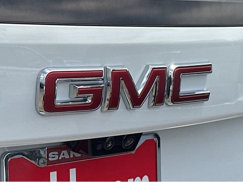New 2026 GMC Yukon AT4 Ultimate w/ LPO, Floor Liner Package AWD/4WD image 4