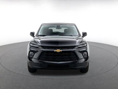 Used 2025 Chevrolet Blazer LT FWD image 2