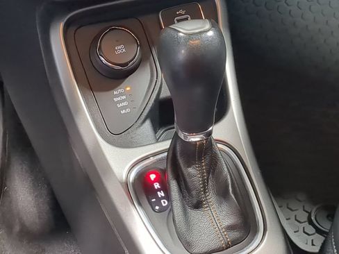 Used 2018 Jeep Compass Latitude w/ Cold Weather Group AWD/4WD image 30