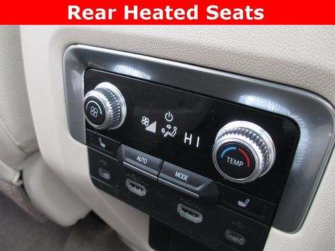 Used 2021 GMC Yukon XL Denali w/ Denali Premium Package image 27