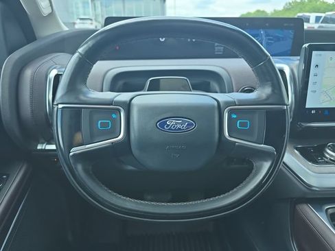Certified 2025 Ford Expedition Max Platinum w/ Platinum Ultimate Package AWD/4WD image 19