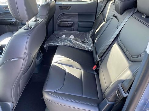 New 2025 Ford Maverick Lariat w/ Black Appearance Package image 6