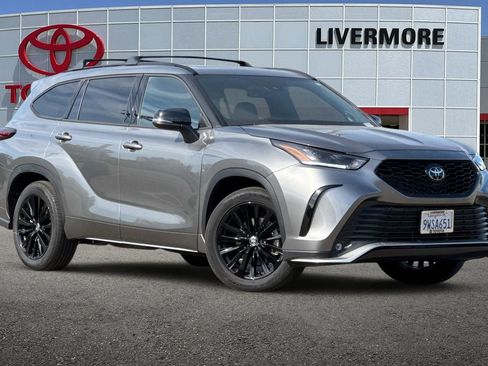Certified 2026 Toyota Highlander XSE AWD/4WD image 2