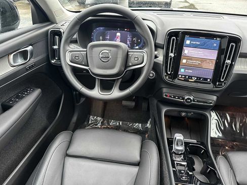 Used 2025 Volvo XC40 B5 Plus w/ Protection Package Premier image 17
