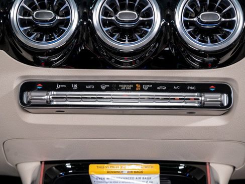 Certified 2025 Mercedes-Benz GLA 250 image 19