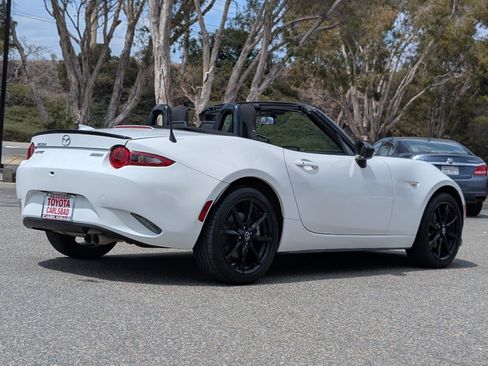 Used 2019 MAZDA MX-5 Miata Club RWD image 13