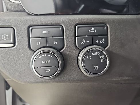 Certified 2024 Chevrolet Silverado 1500 LT AWD/4WD image 30