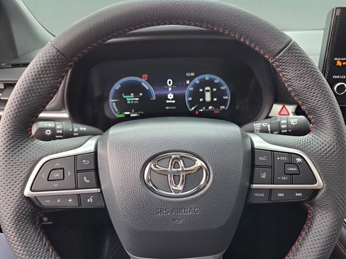 Certified 2025 Toyota Sienna XSE image 24