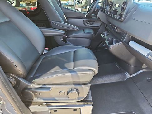 Used 2021 Mercedes-Benz Sprinter 2500 image 15