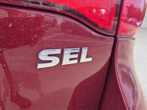 Used 2012 Volkswagen Routan SEL FWD image 10