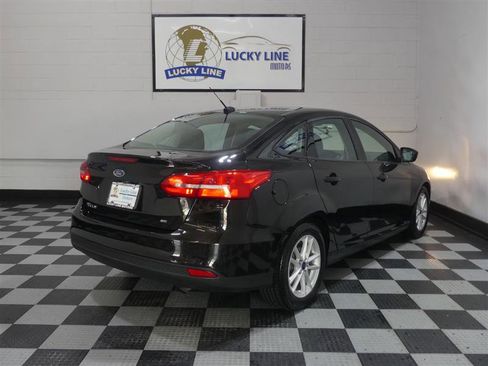Used 2015 Ford Focus SE w/ SE Cold Weather Package image 9