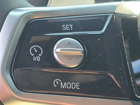 Used 2024 BMW 760i xDrive AWD/4WD image 31
