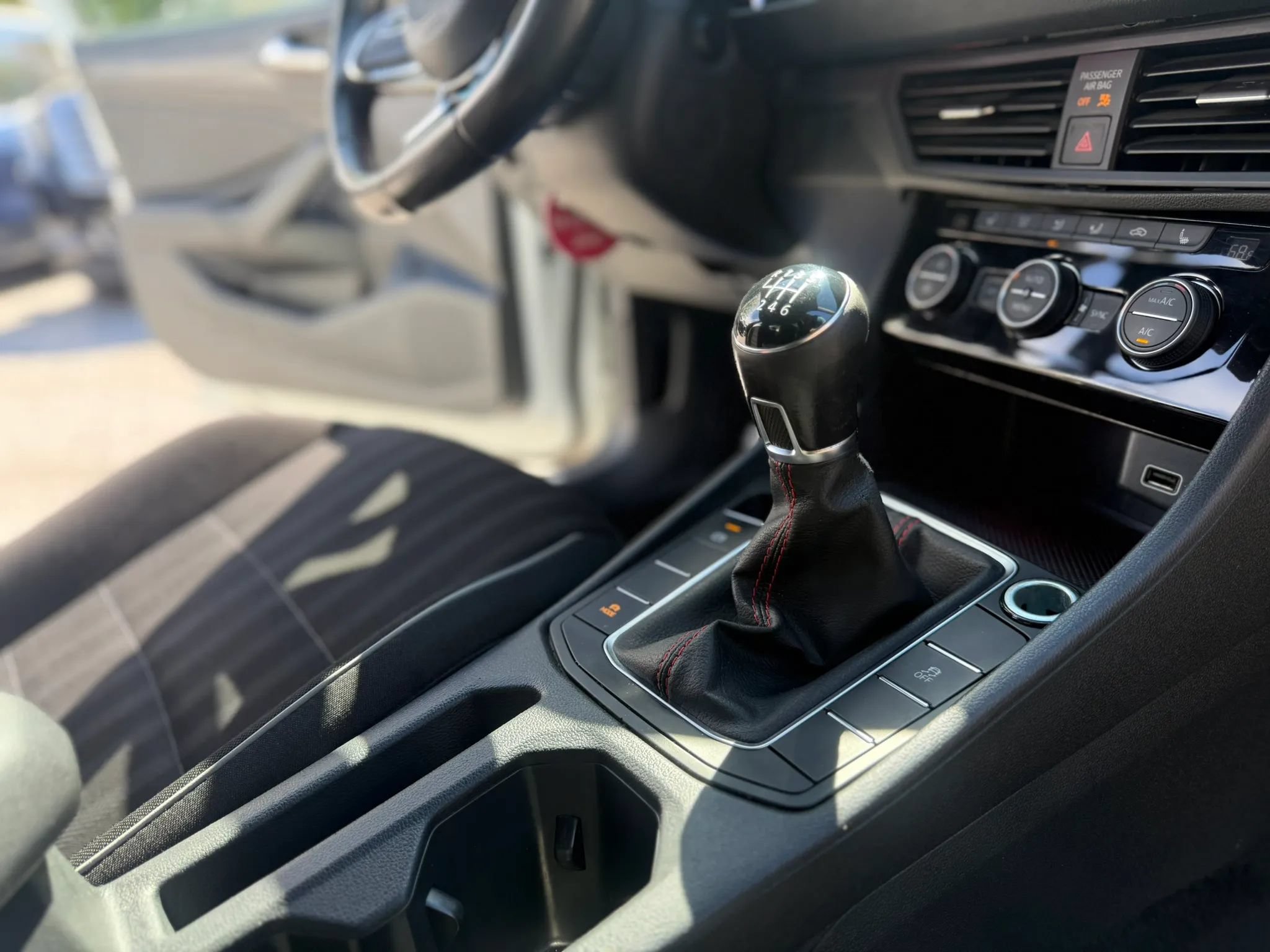 Used 2019 Volkswagen Jetta GLI FWD image 17